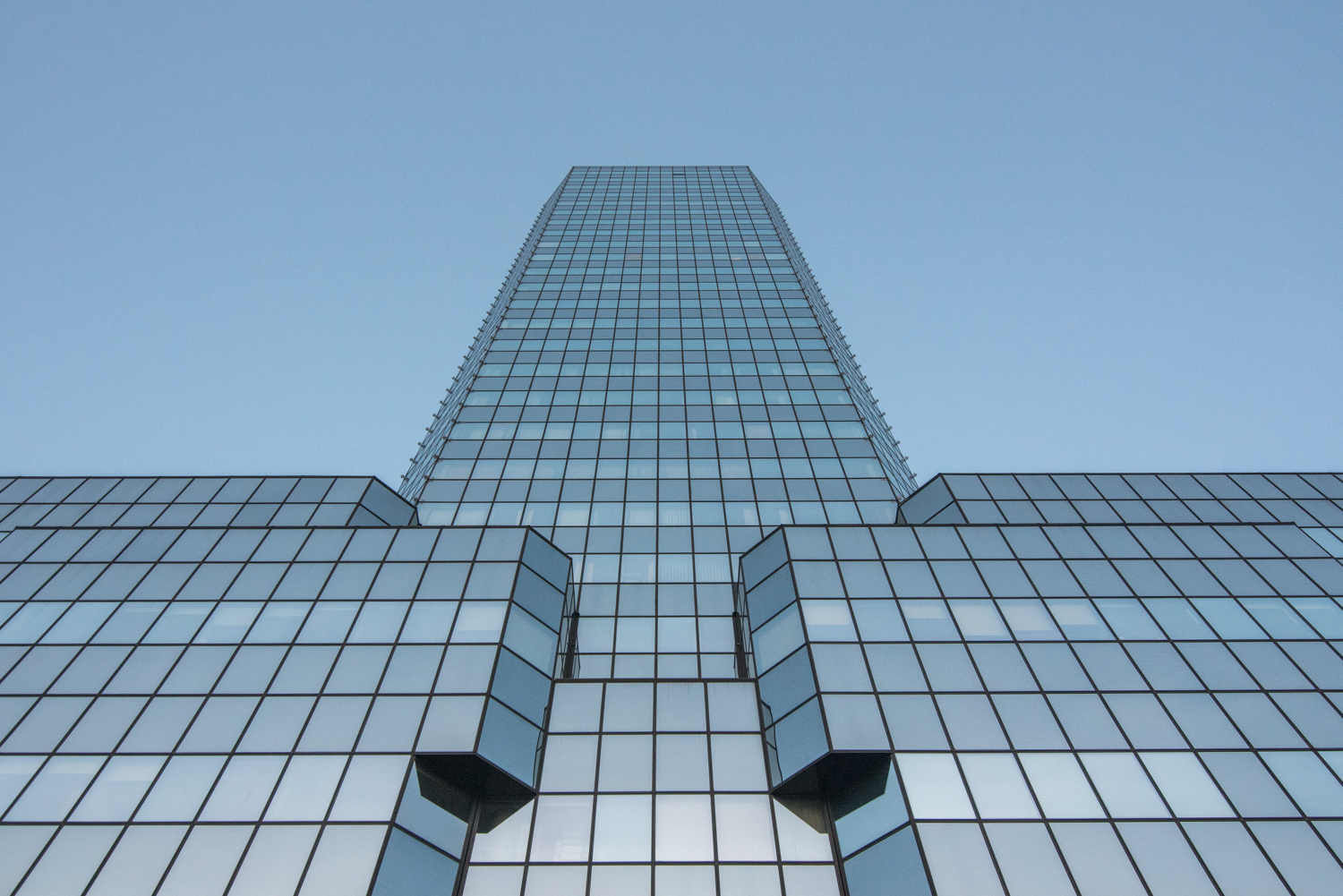 Zdjęcie architektury budynku Błękitny Wieżowiec (dawniej Polimex-Cekop)